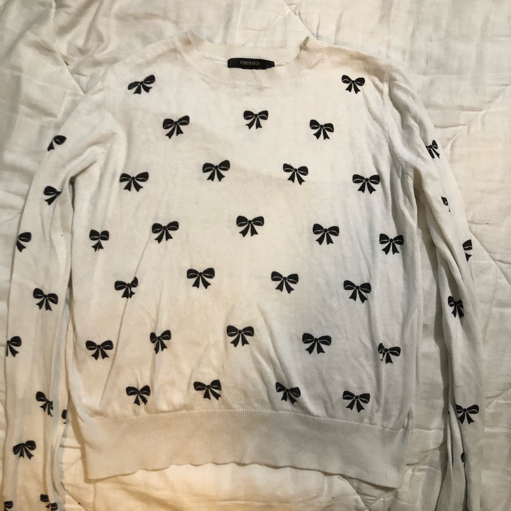 White crew neck sweatshirt with bows